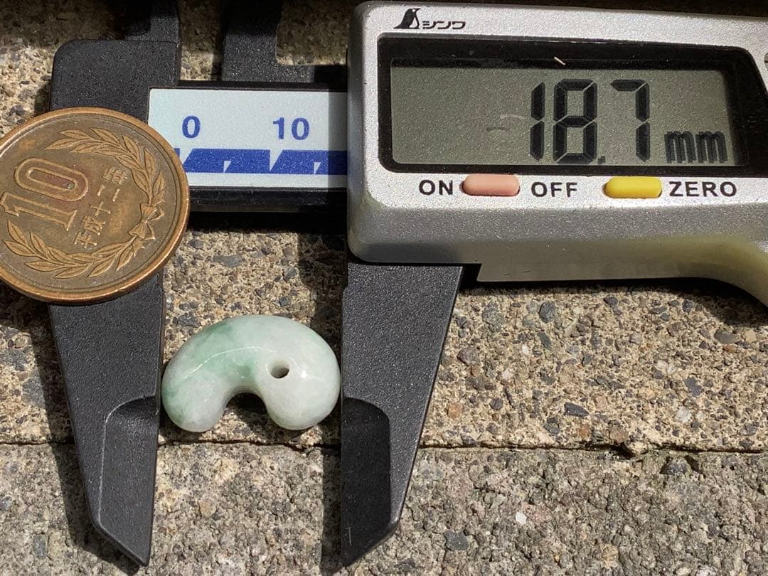 ⭕️遠い昔からの縁起物　糸魚川翡翠勾玉　本物をお持ちください　鑑定ソーティング付‼️