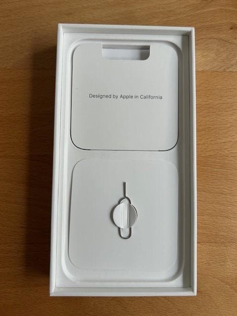 〜のために予約された Jee iPhone 12 256GB
