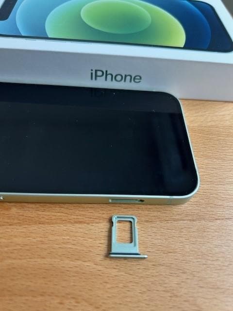 〜のために予約された Jee iPhone 12 256GB
