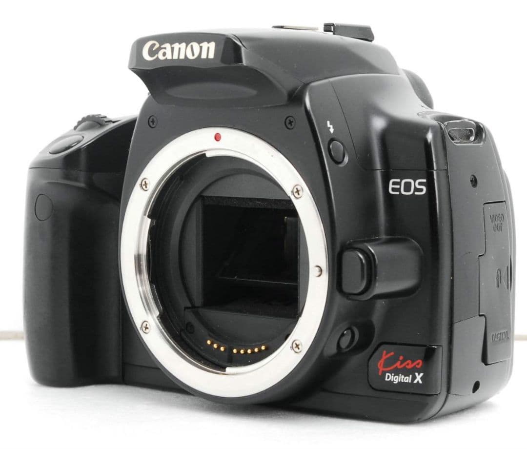 こんにちわ様　　CANON　EOS　Kiss　X　ダブルレンズ　一眼レフ✨️