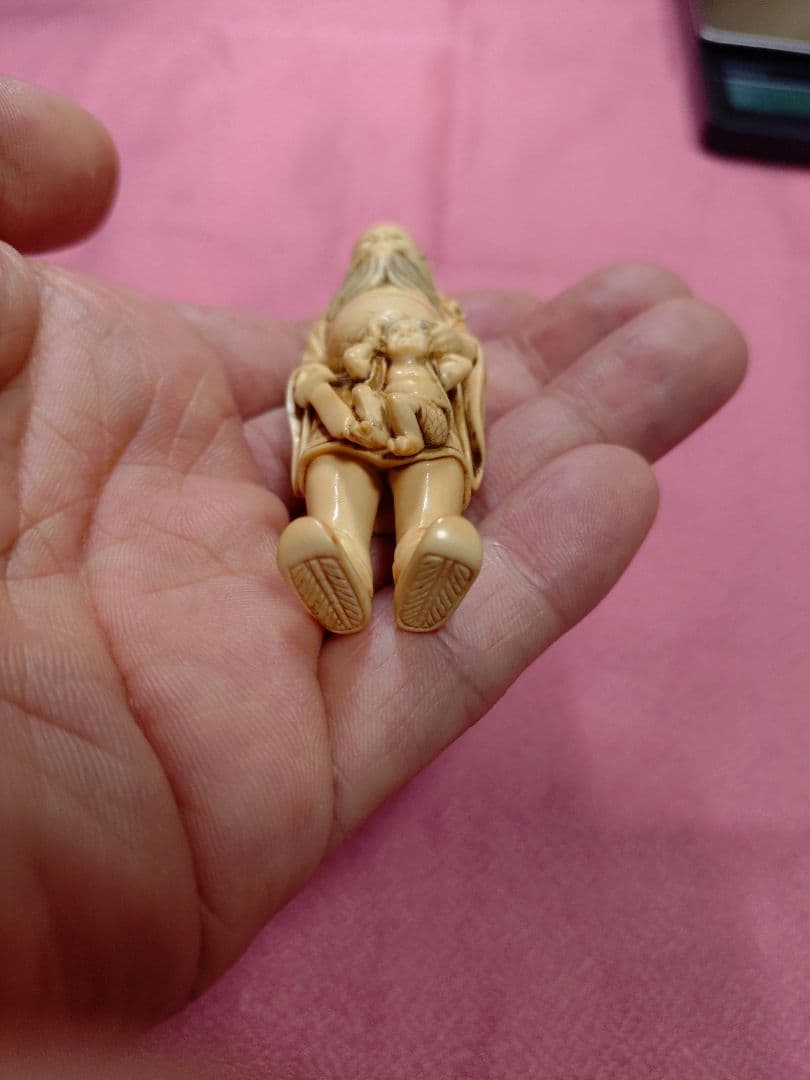 根付 彫刻 在銘 天然素材 アンティーク 工芸品 置物