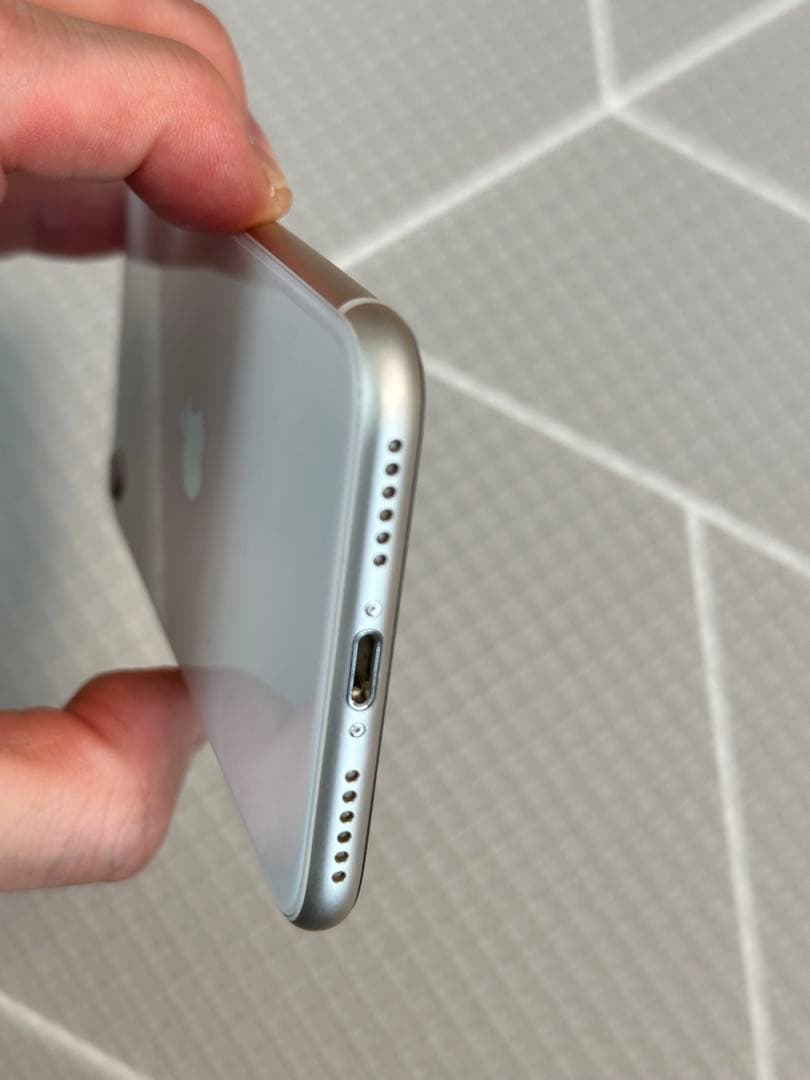 iPhonese 第3世代 64GB SIMフリー