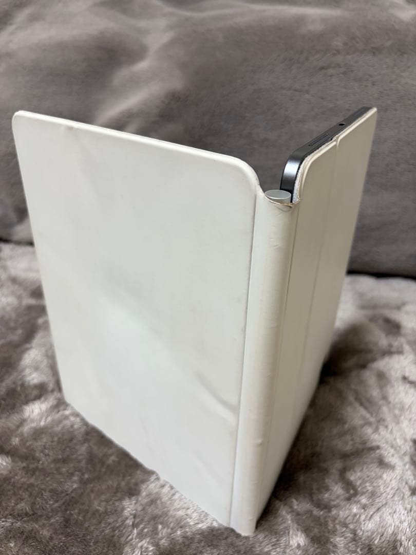 iPadair5 とmagickeyboard のセット（画面割れ、動作良好）