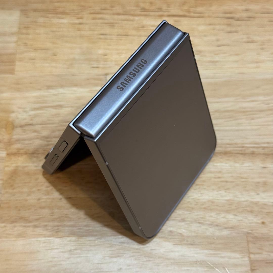 超美品　Android Galaxy Flip 6 256gb SIMフリー