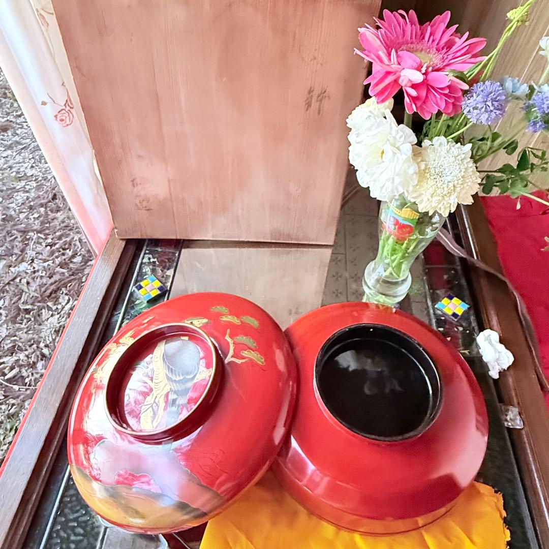 赤い漆器 蓋付き菓子器 鷹と松の模様