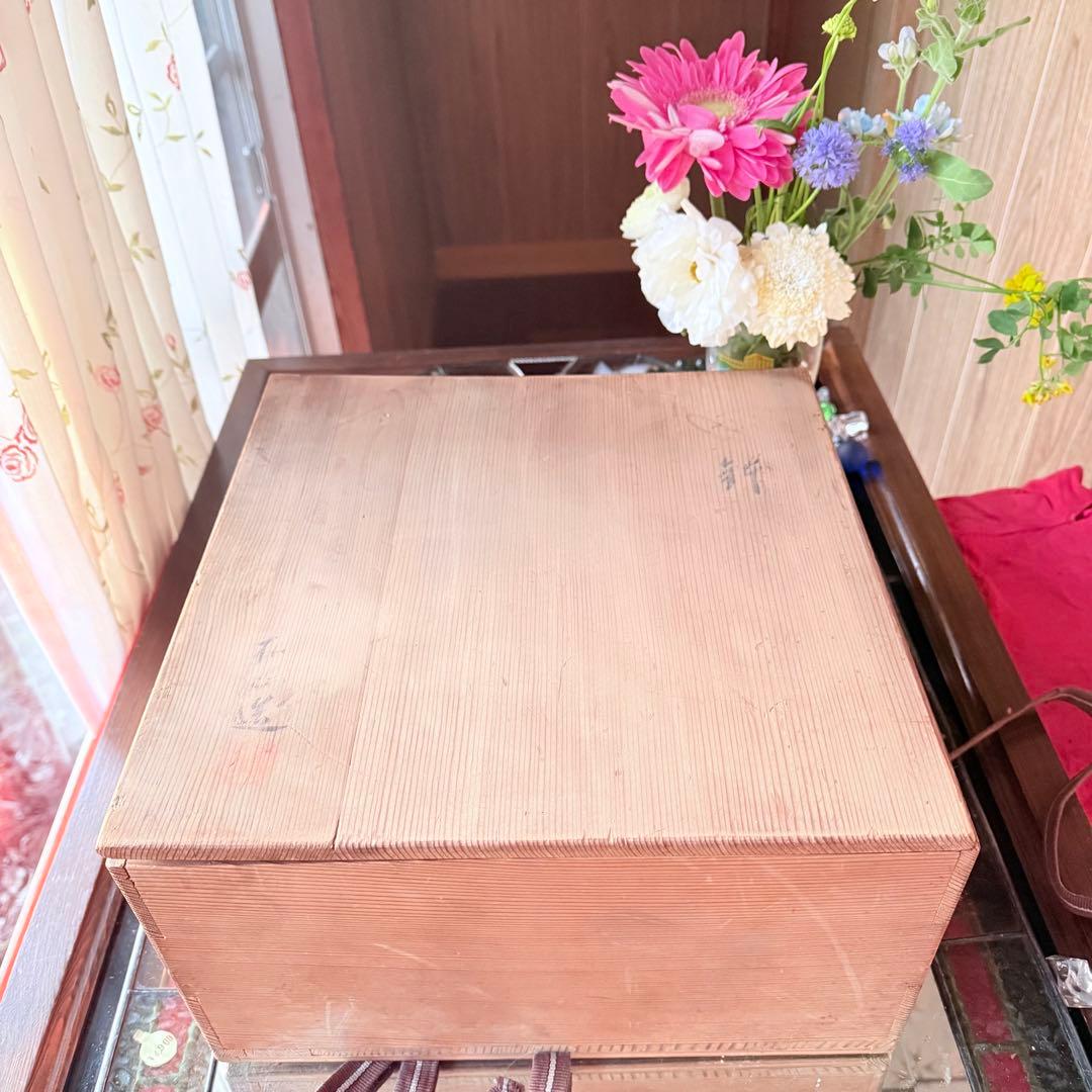 赤い漆器 蓋付き菓子器 鷹と松の模様