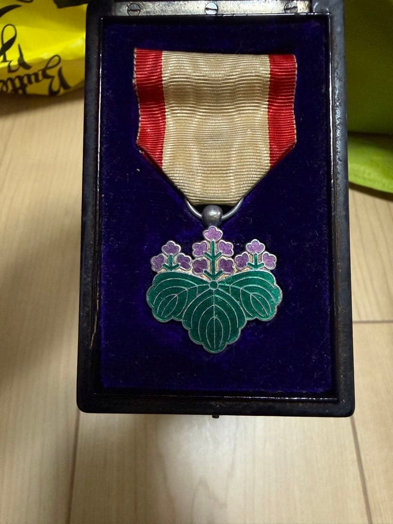 美品★貴重★勲章「勲七等 青色桐葉章」★ケース付き