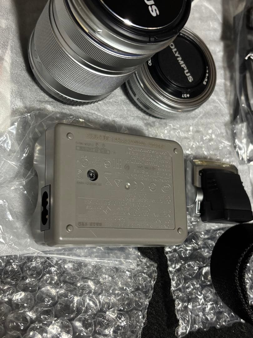 極美品　オリンパス PL7 ミラーレスカメラ　ほぼ未使用に近いです