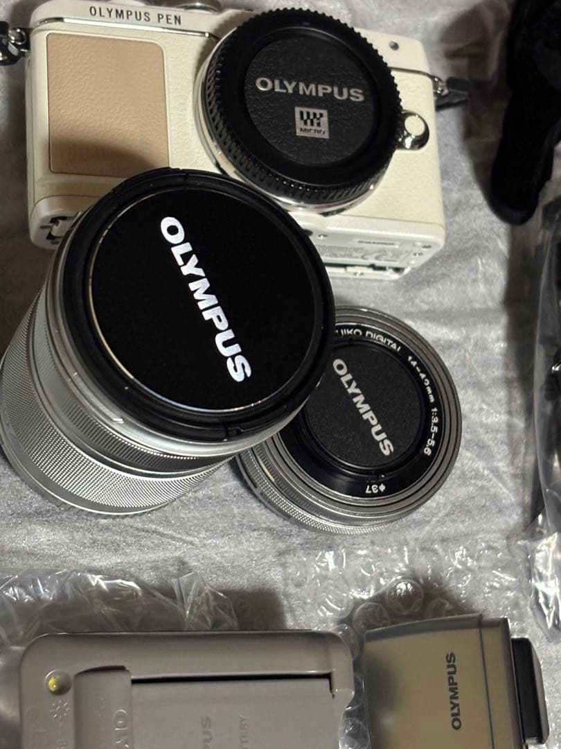 極美品　オリンパス PL7 ミラーレスカメラ　ほぼ未使用に近いです