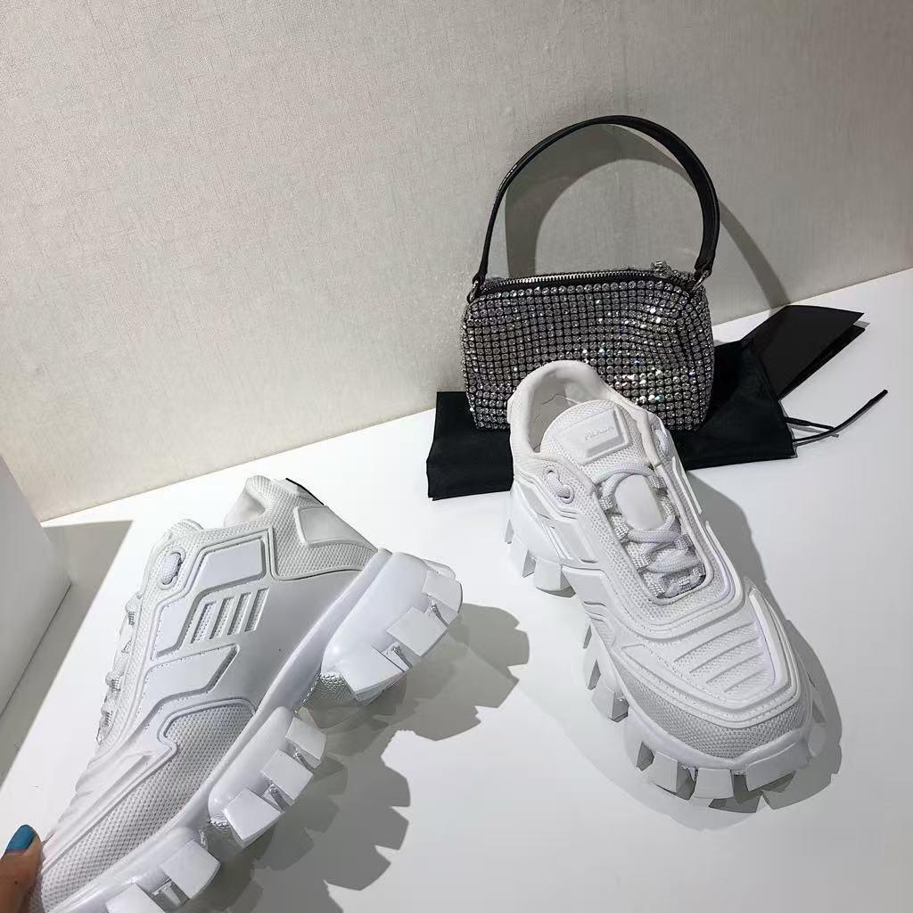 PRADA クラウドバスト サンダー ホワイト