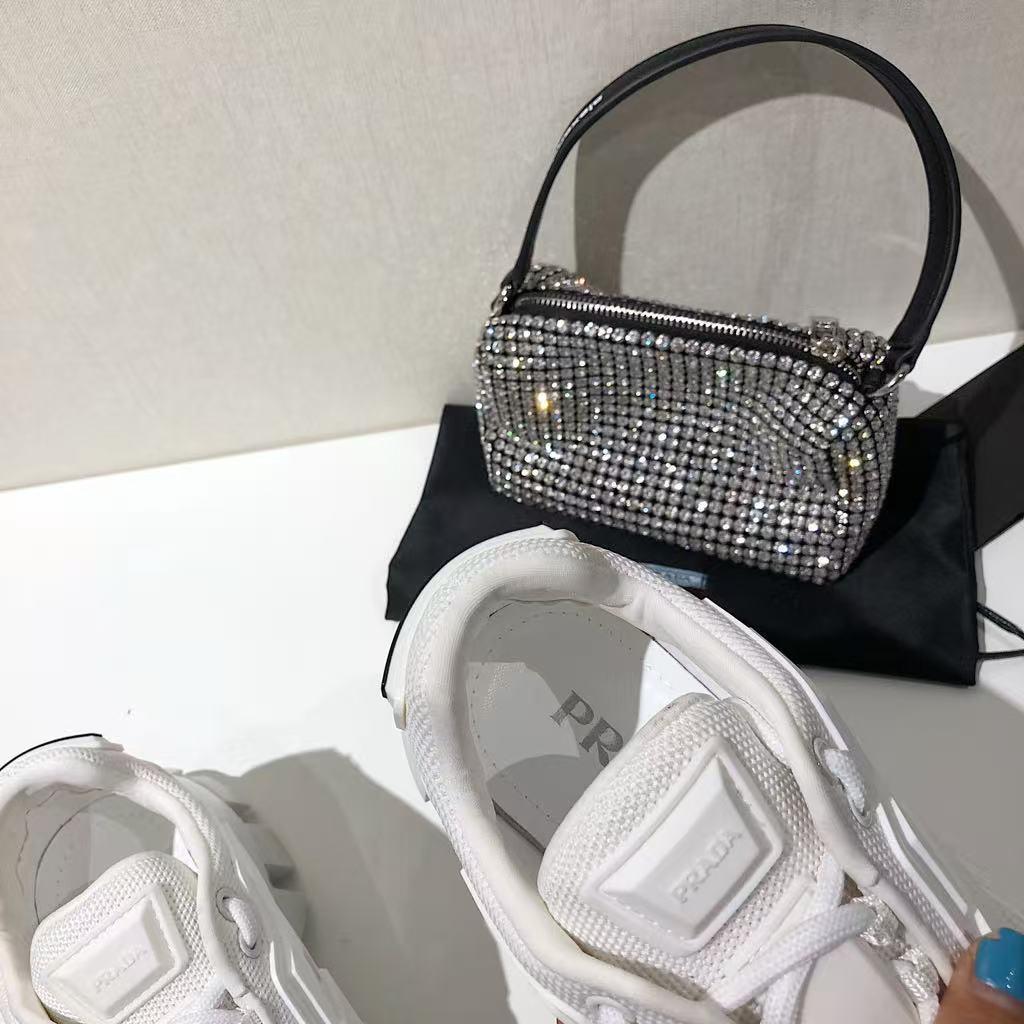 PRADA クラウドバスト サンダー ホワイト
