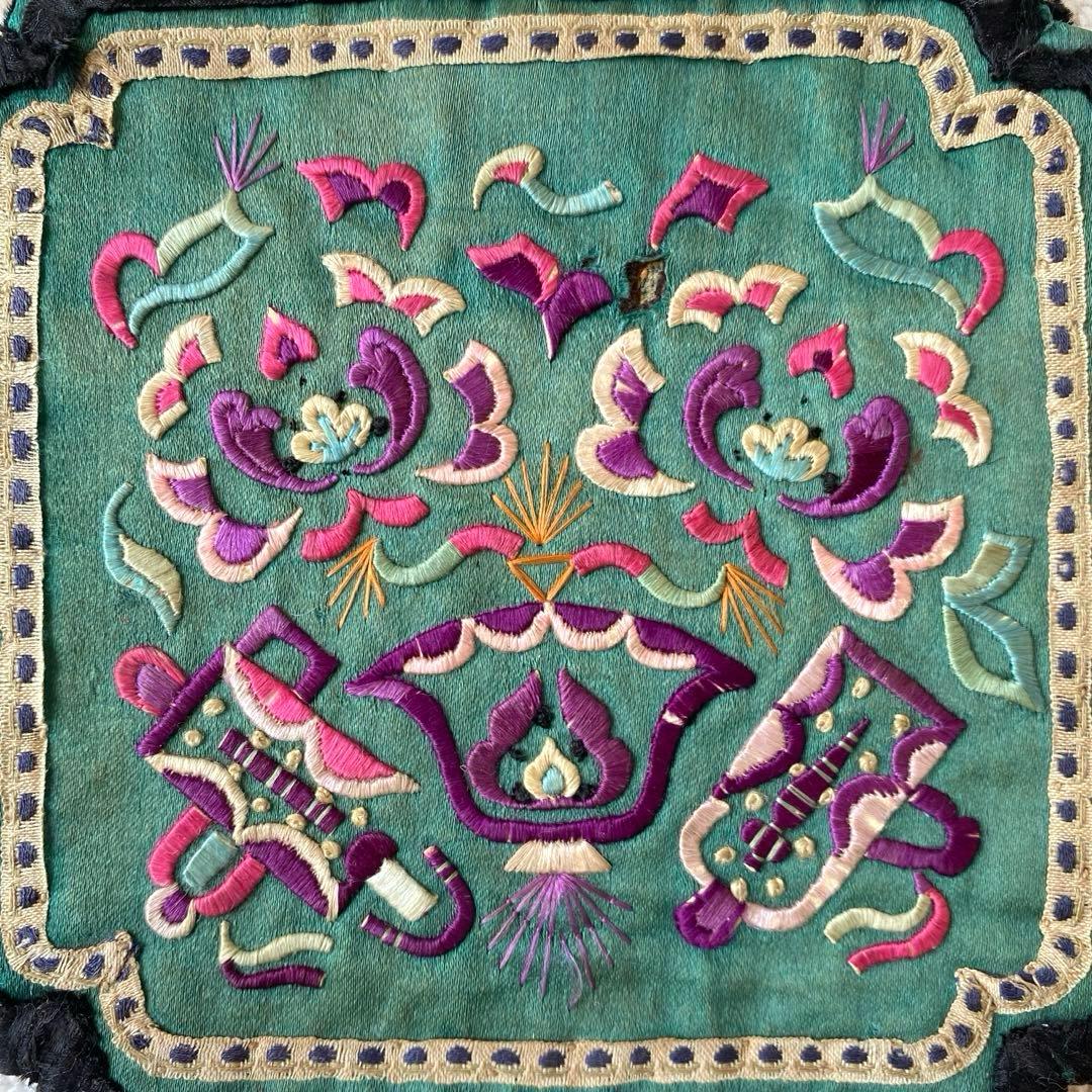 アンティーク シルクロード チャイナ チベット 紫シルク古刺繍 壁飾り 時代物