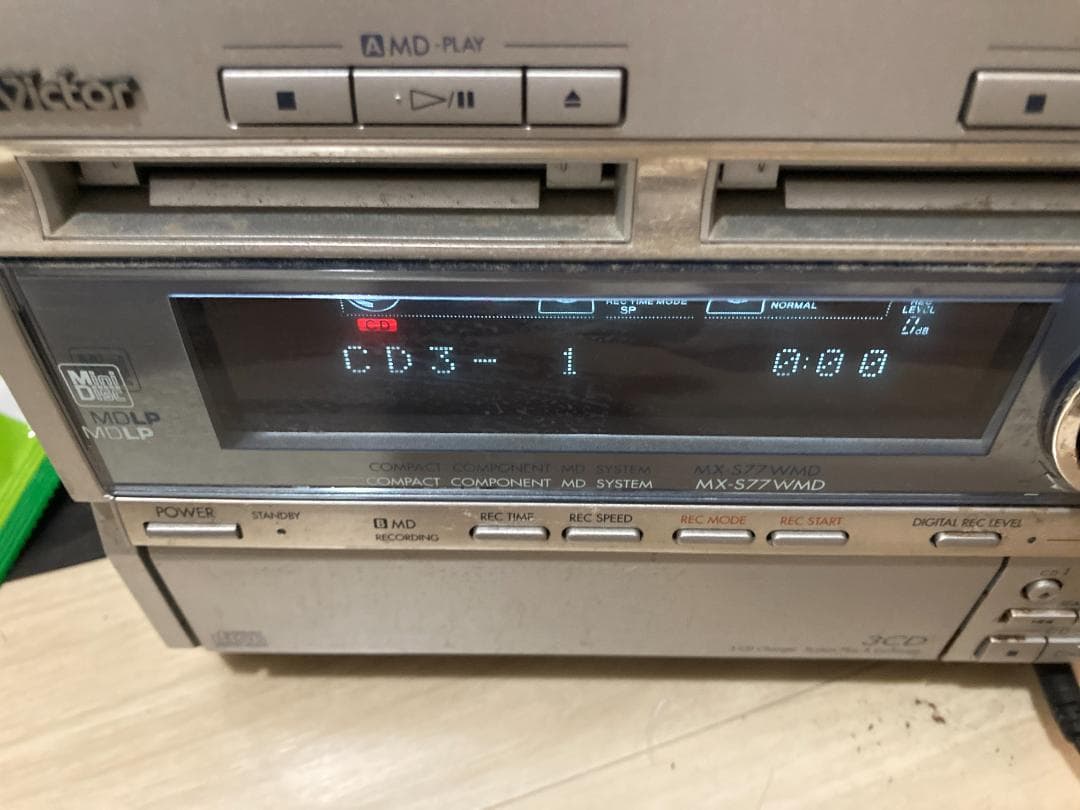 ビクター　コンポ　3枚CDチェンジャー・ダブルMD搭載　CA-MXS77WMD