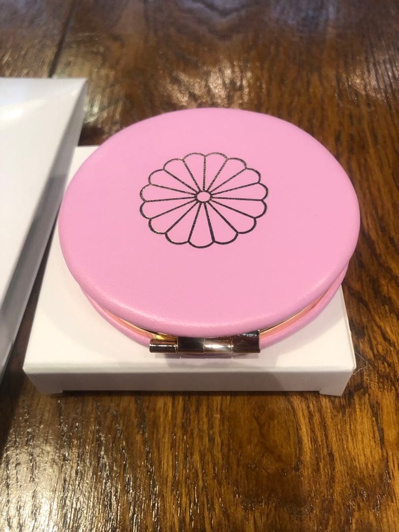 皇居限定 ハローキティ キティちゃん　タオルハンカチ＆皇居ミラーセット 完売品