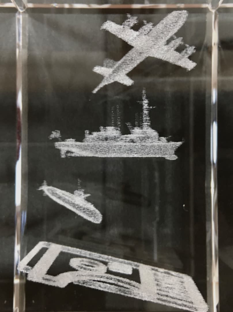 ○【非売品】海上自衛隊創設50周年 記念品 クリスタルブロック 箱付き【超美品】