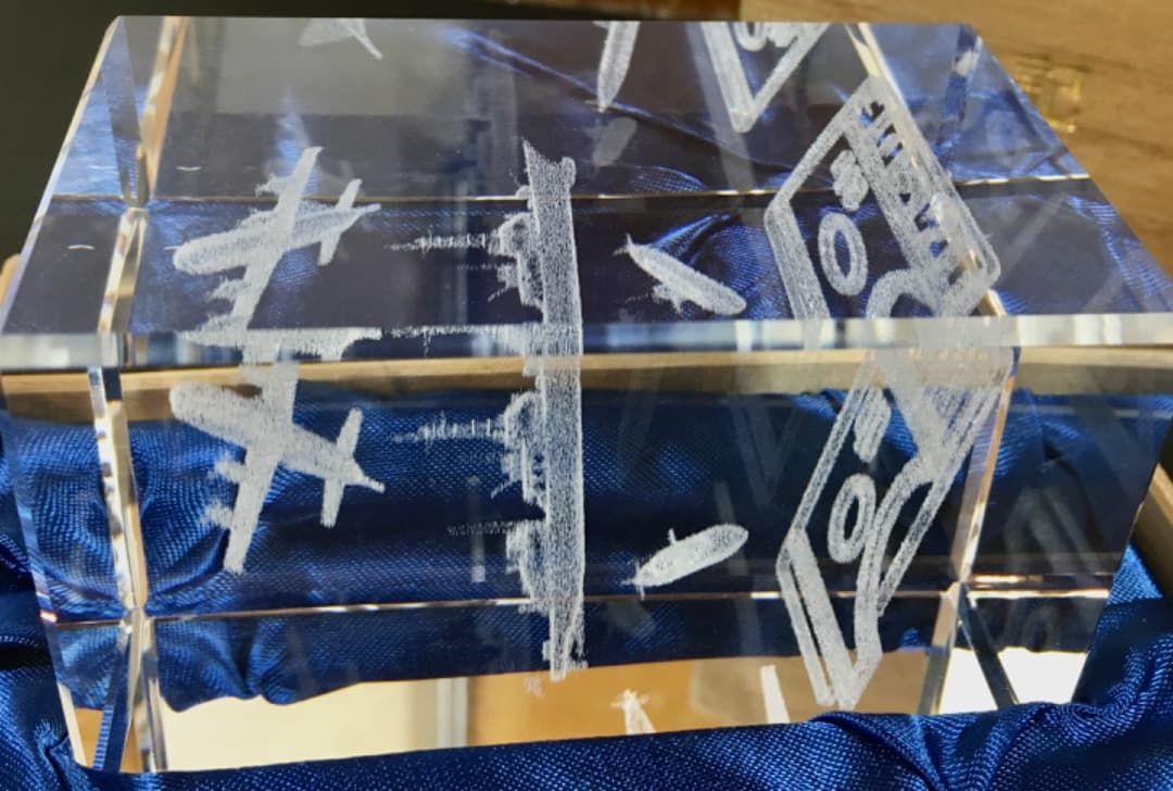 ○【非売品】海上自衛隊創設50周年 記念品 クリスタルブロック 箱付き【超美品】