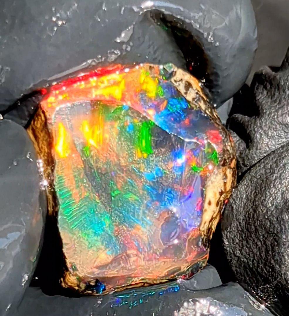 【10.5ct】エチオピア　オパール　原石　天然石　標本　ブルー　虹　レインボー