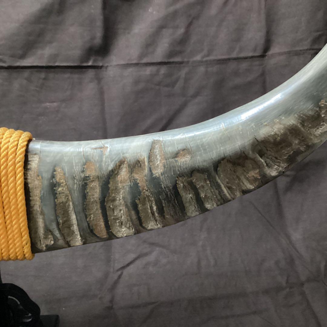 大型角製装飾置物 黒色台座付き