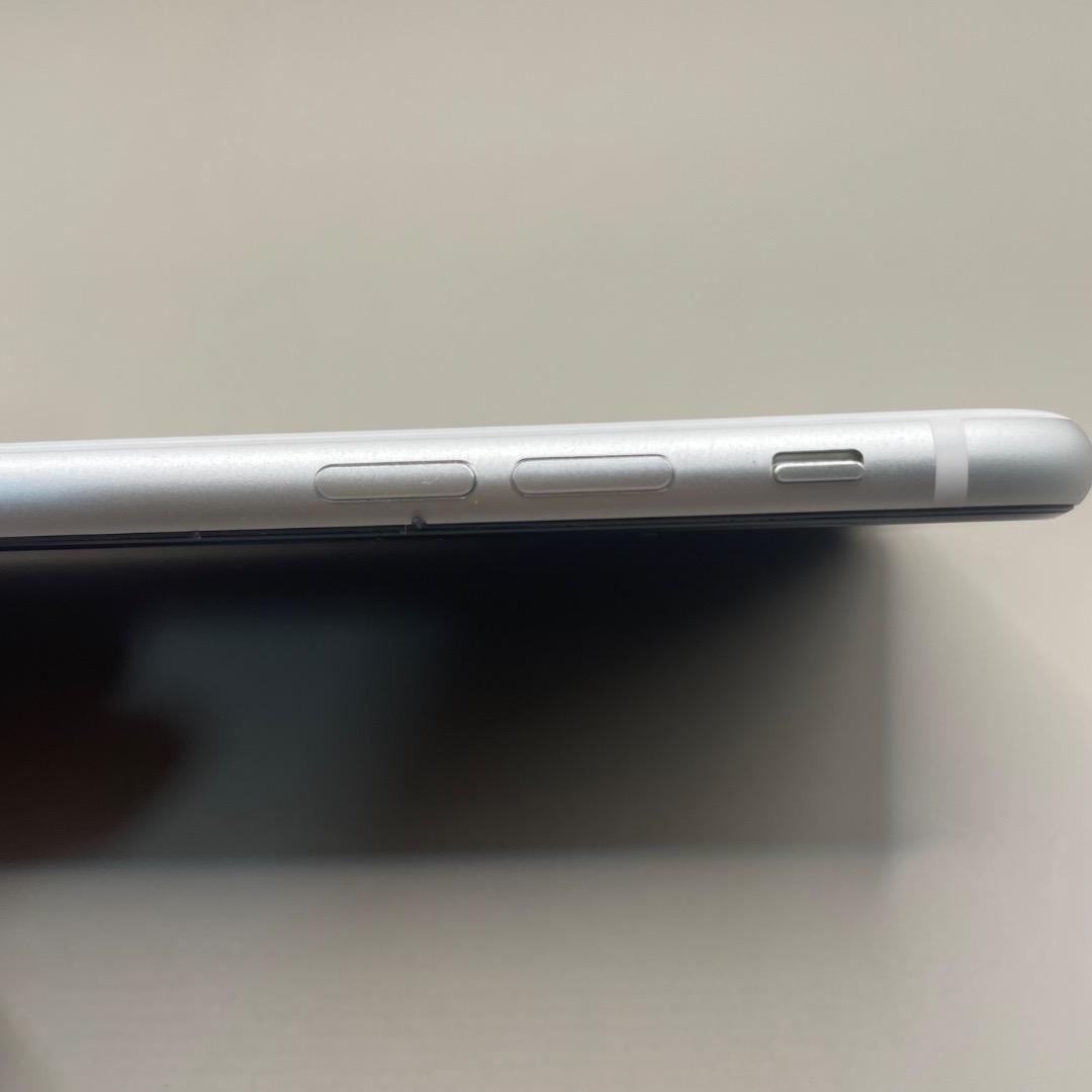 美品✨iPhone SE(第２世代)128GBホワイト バッテリー新品100％