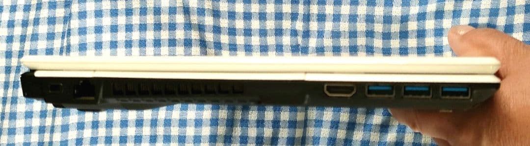 富士通 FMV LIFEBOOK AH42