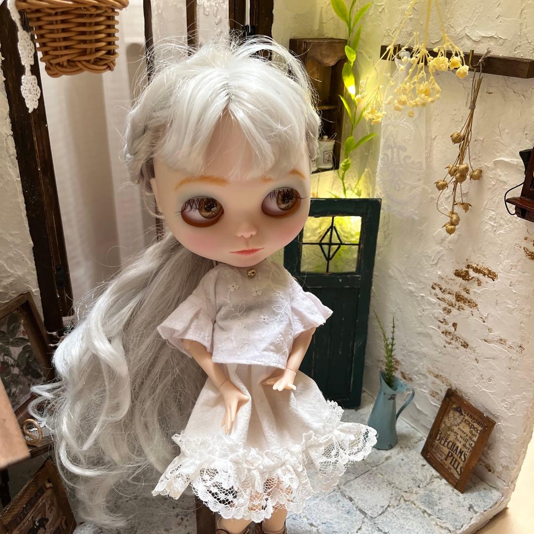 ドールハウス　背景ボード　チャーチチェアのあるお部屋　南欧風