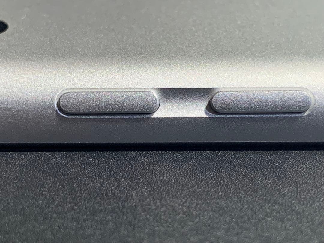 イ*ん様 Apple iPad au 第6世代★32GB★シルバ★9.7★SIM