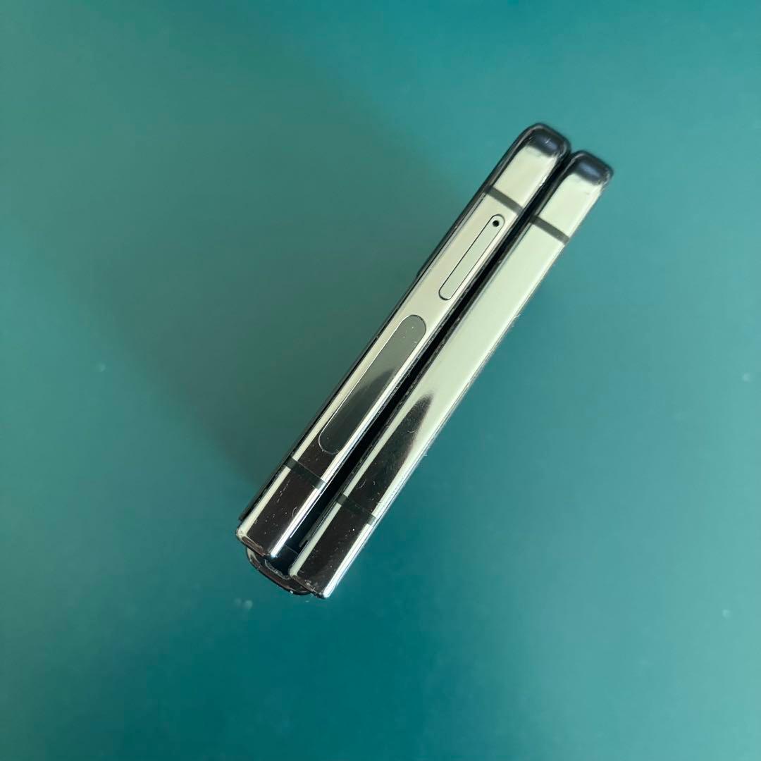 美品 GALAXY Z flip 4 ドコモ sc-54c