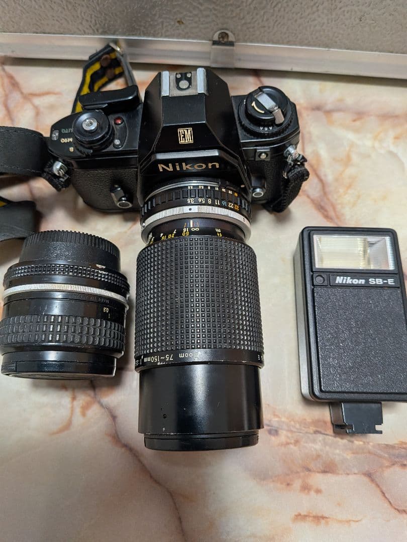 Nikon EM フイルムカメラ　三脚　ハードケース　ジャンク