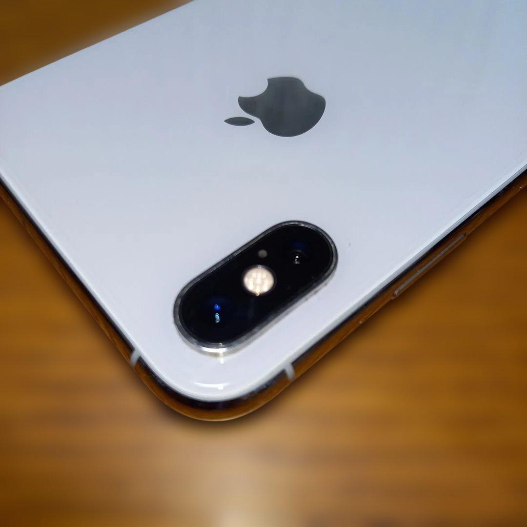 ③iPhone Xs シルバー　256GB