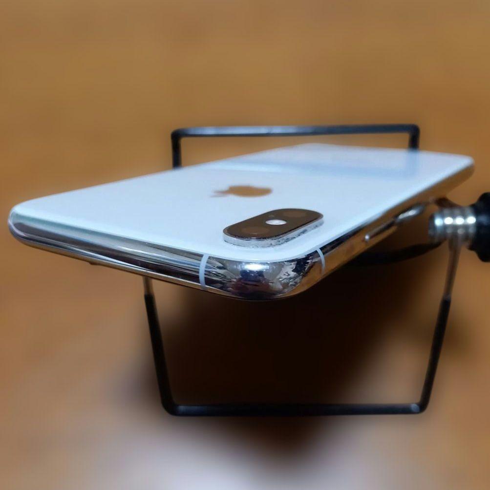 ③iPhone Xs シルバー　256GB