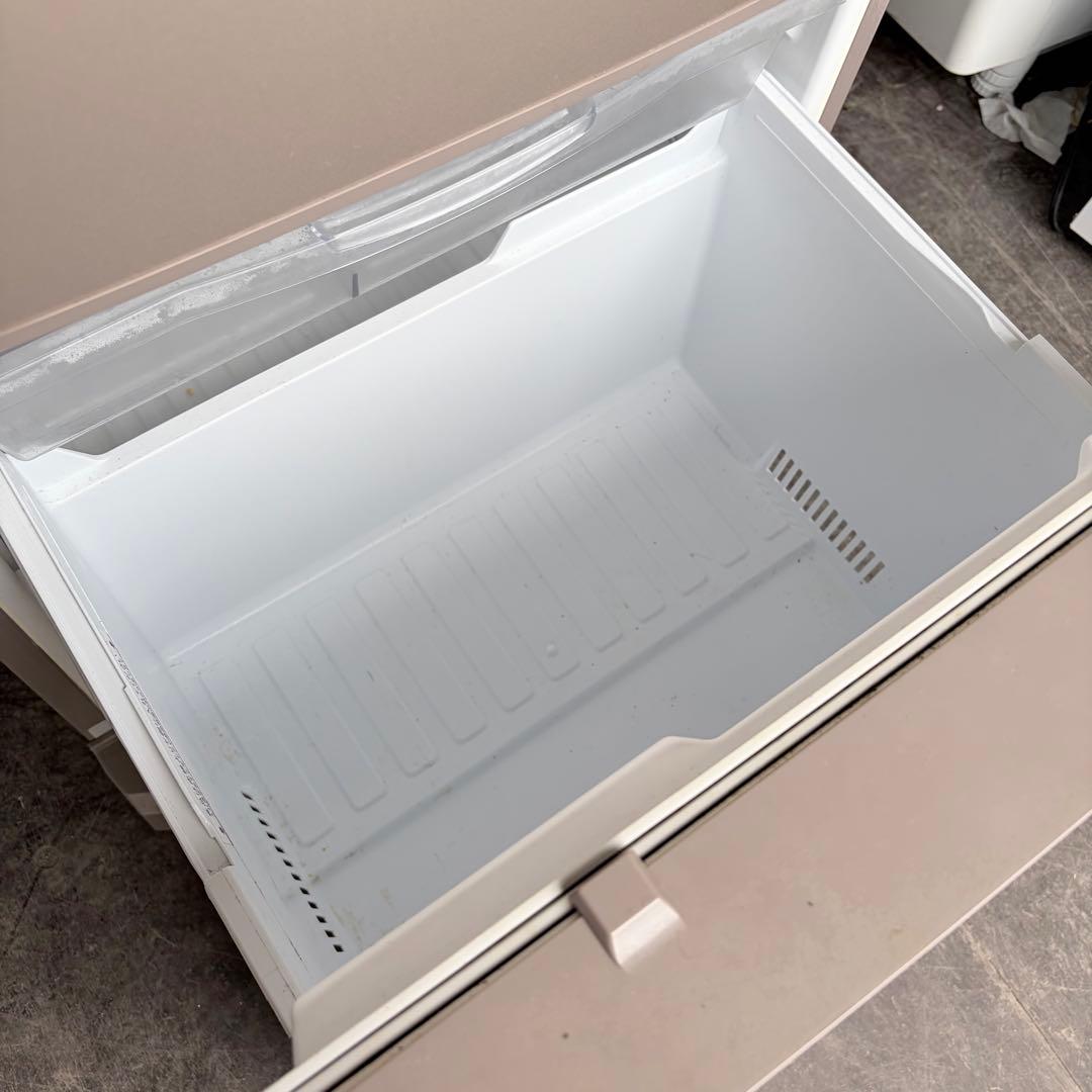 運搬取付無料！ピンク純正三菱370L大容量なのにスリムおしゃれ３ドア冷蔵庫！