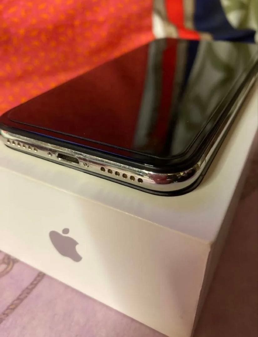 iPhone X 256GB シルバー　SIMロック解除済　美品？ 訳アリ