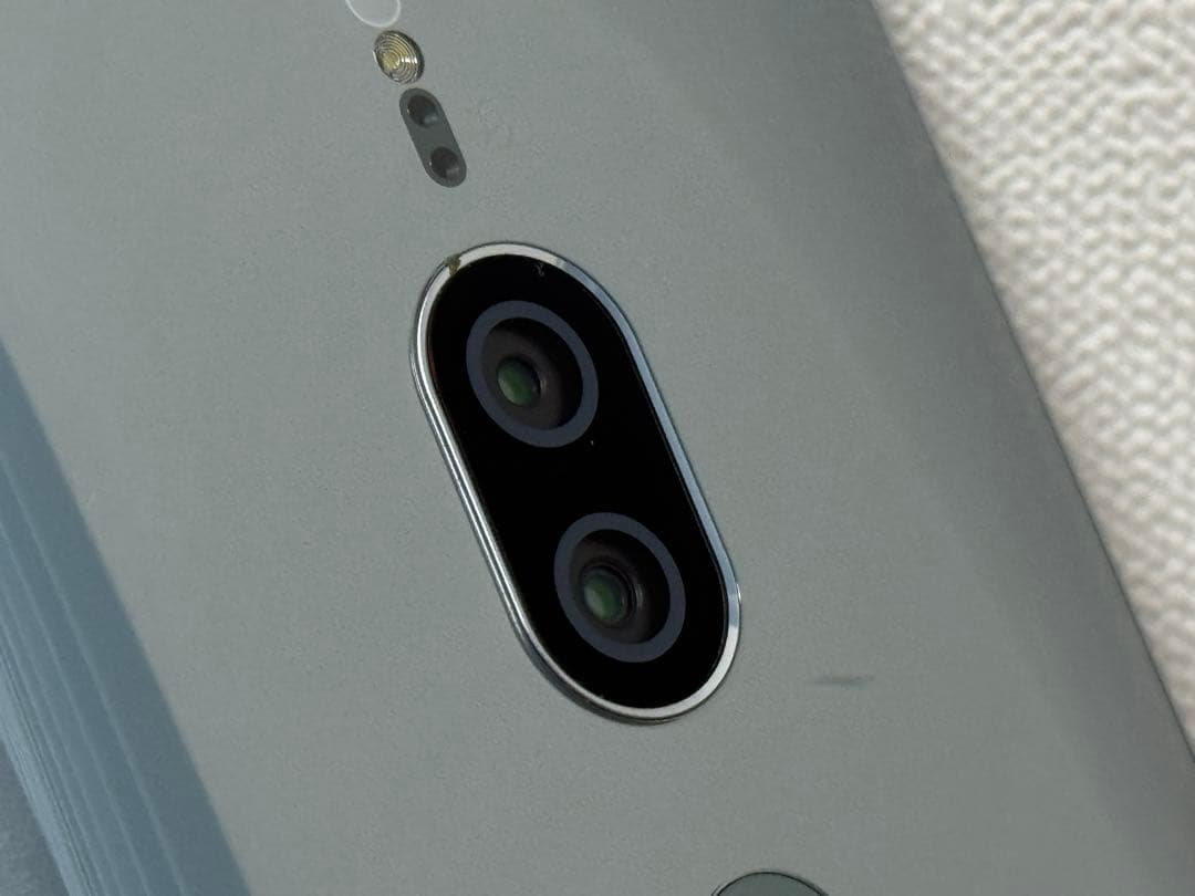 Sony Xperia XZ2 Premium SO-04K クロムシルバー