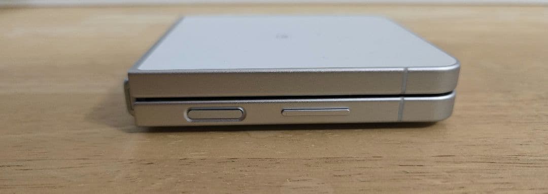【新品同様】Libero Flip A304ZT ホワイト