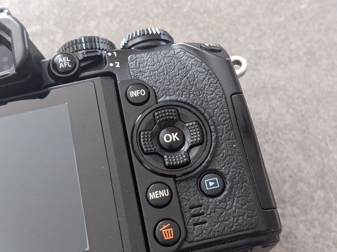 オリンパス OLYMPUS OM-D E-M1 ミラーレス一眼カメラ ブラック