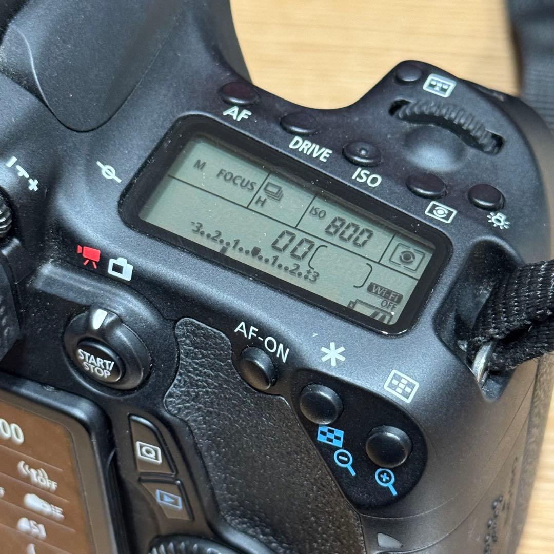 CANON EOS 70D キャノン　EFS18-135mm