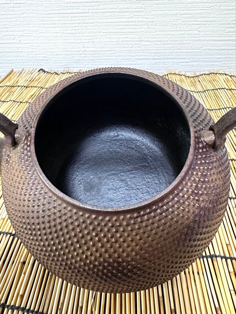 未使用品、栞付　南部鉄瓶 南部徳秀　佐藤 徳秀造 南部形アラレ　南部鉄瓶