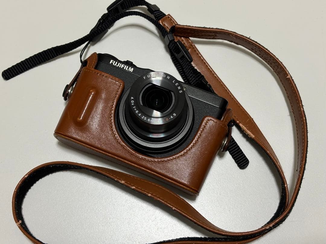 Fujifilm XQ1 高級コンパクトデジタルカメラ