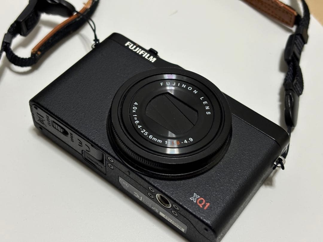 Fujifilm XQ1 高級コンパクトデジタルカメラ