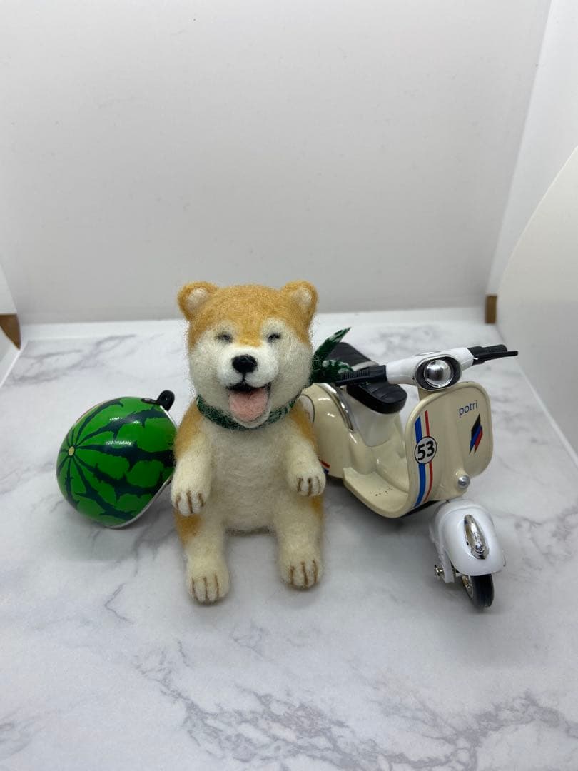 羊毛フェルト柴犬 犬 バイク ヘルメット付き
