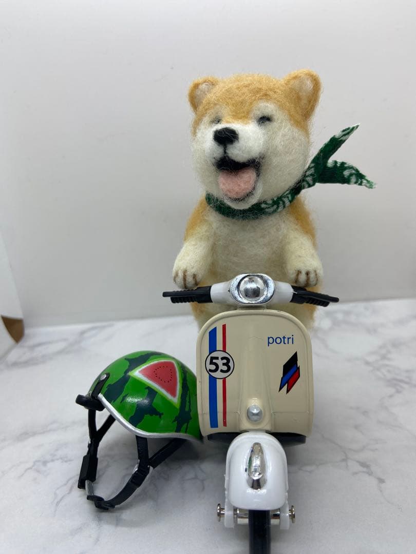 羊毛フェルト柴犬 犬 バイク ヘルメット付き