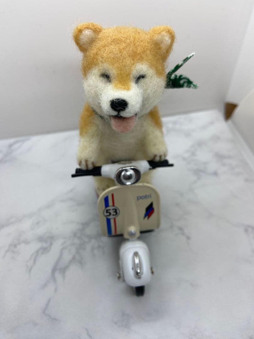 羊毛フェルト柴犬 犬 バイク ヘルメット付き