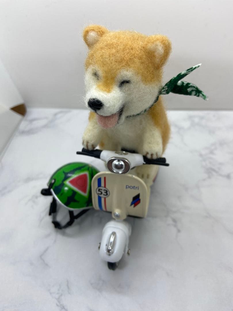 羊毛フェルト柴犬 犬 バイク ヘルメット付き