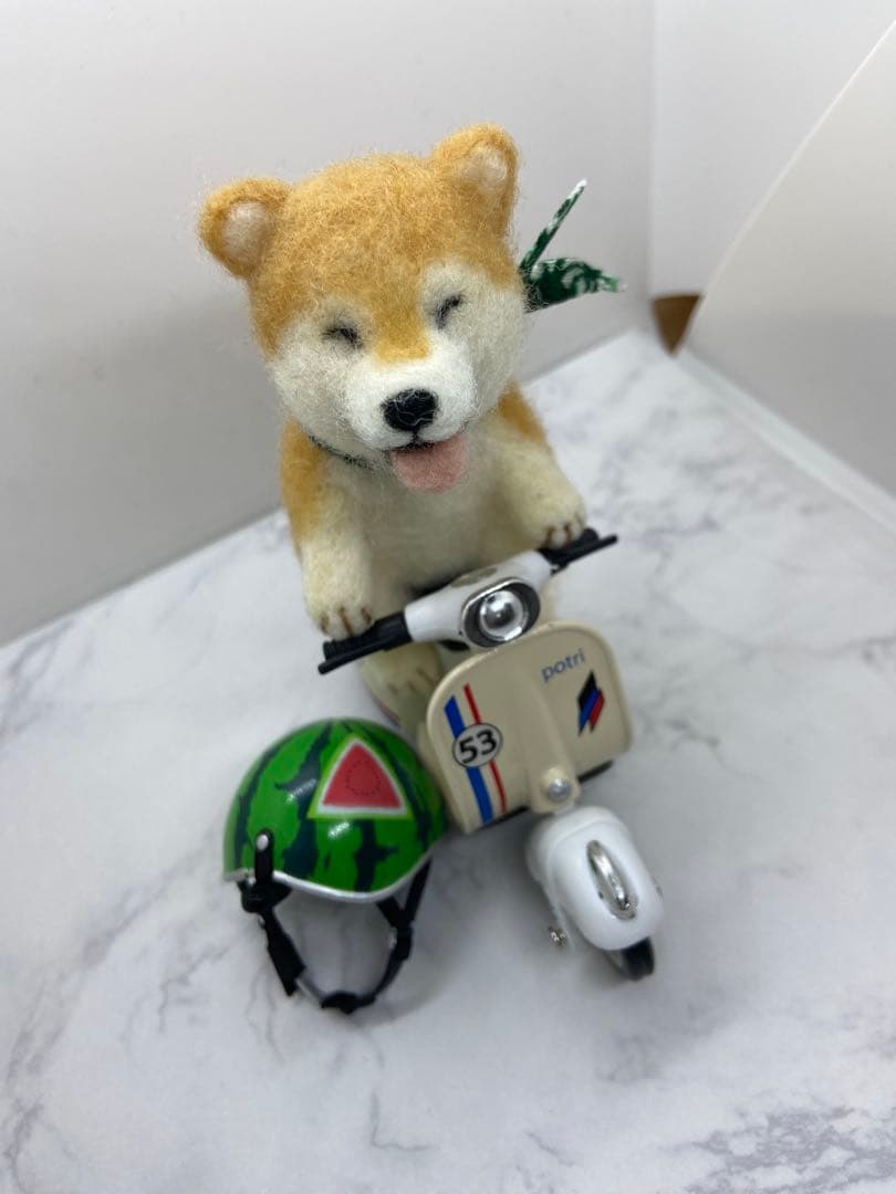 羊毛フェルト柴犬 犬 バイク ヘルメット付き