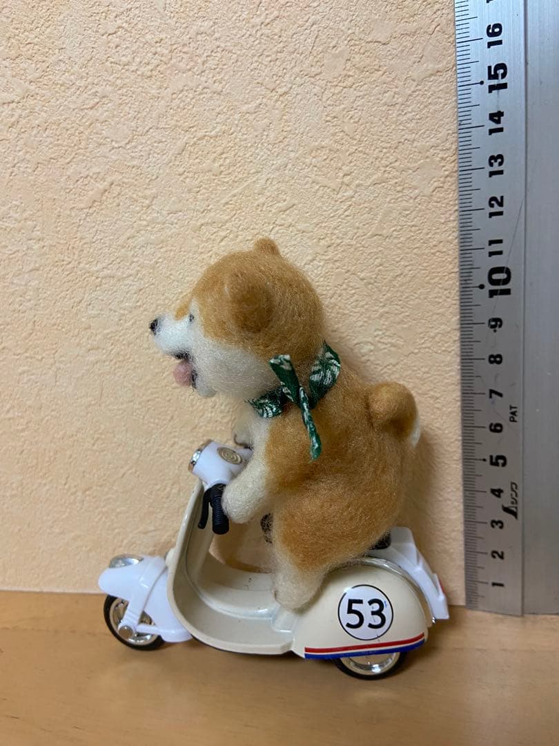 羊毛フェルト柴犬 犬 バイク ヘルメット付き