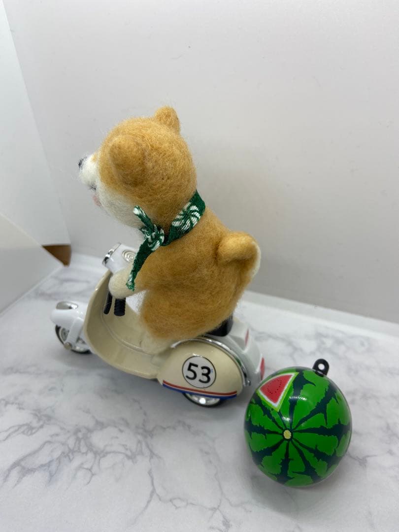 羊毛フェルト柴犬 犬 バイク ヘルメット付き