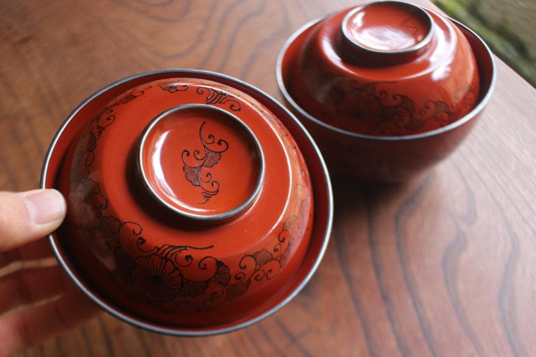 時代逸品！極上銀縁朱漆に風情ある菊唐草蒔絵の映える四つ椀（検京塗懐石道具蒔絵椀