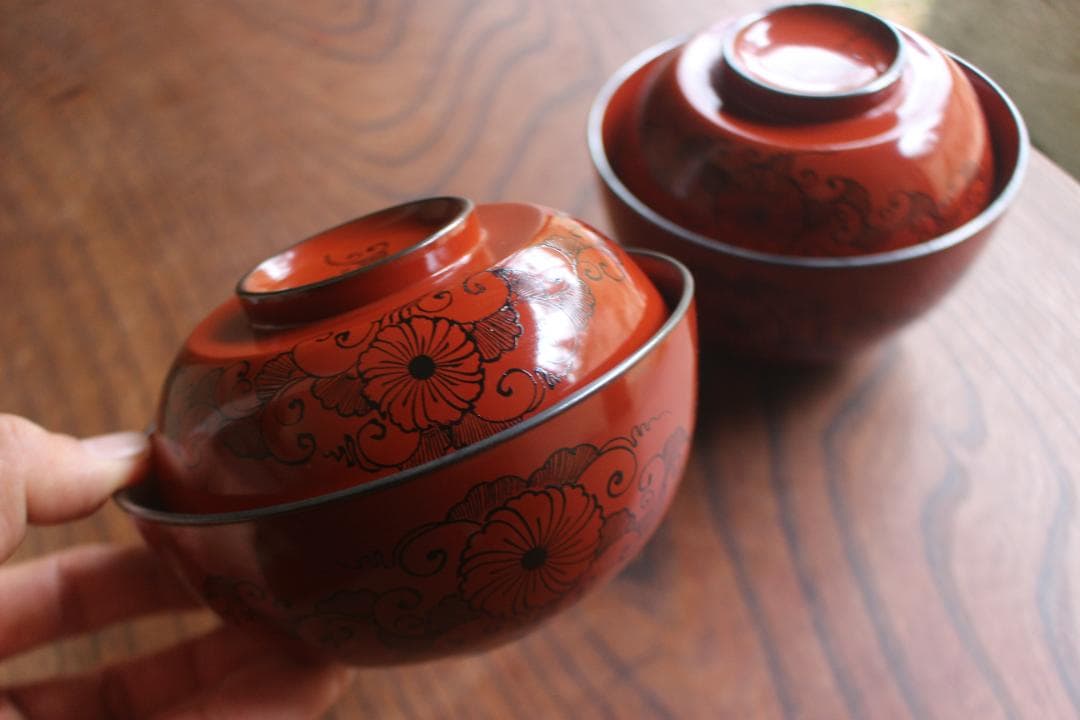 時代逸品！極上銀縁朱漆に風情ある菊唐草蒔絵の映える四つ椀（検京塗懐石道具蒔絵椀