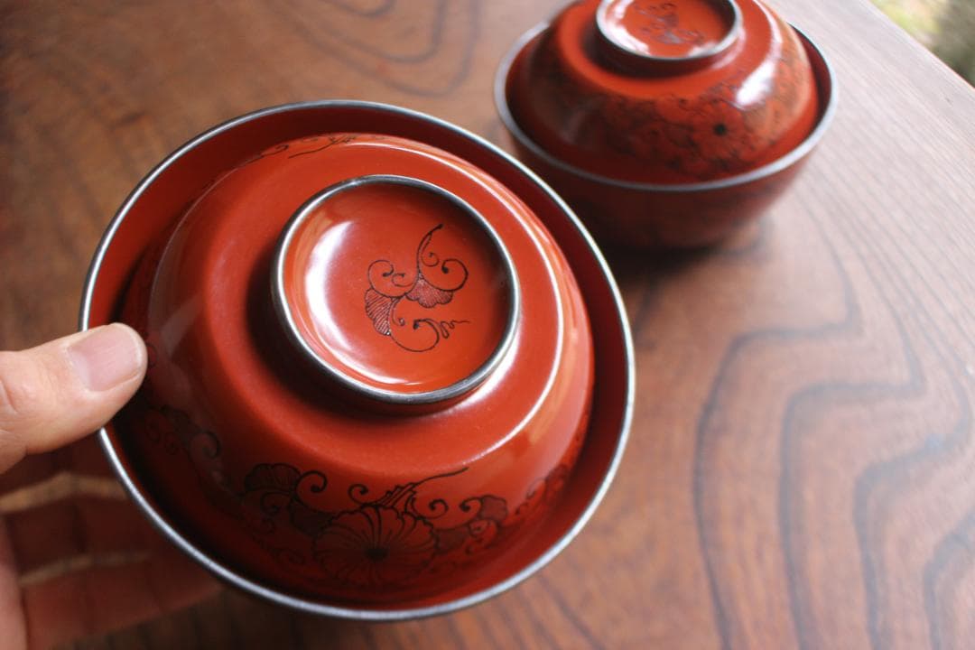 時代逸品！極上銀縁朱漆に風情ある菊唐草蒔絵の映える四つ椀（検京塗懐石道具蒔絵椀