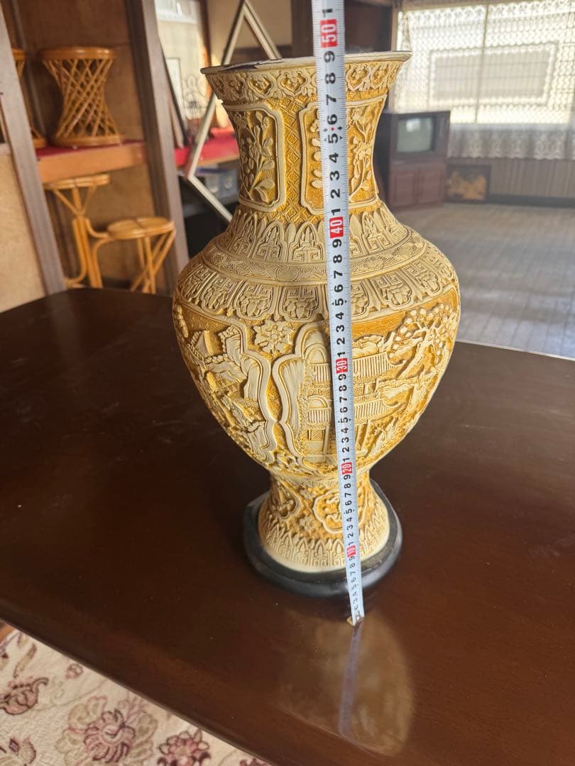 中国古玩白堆朱花瓶